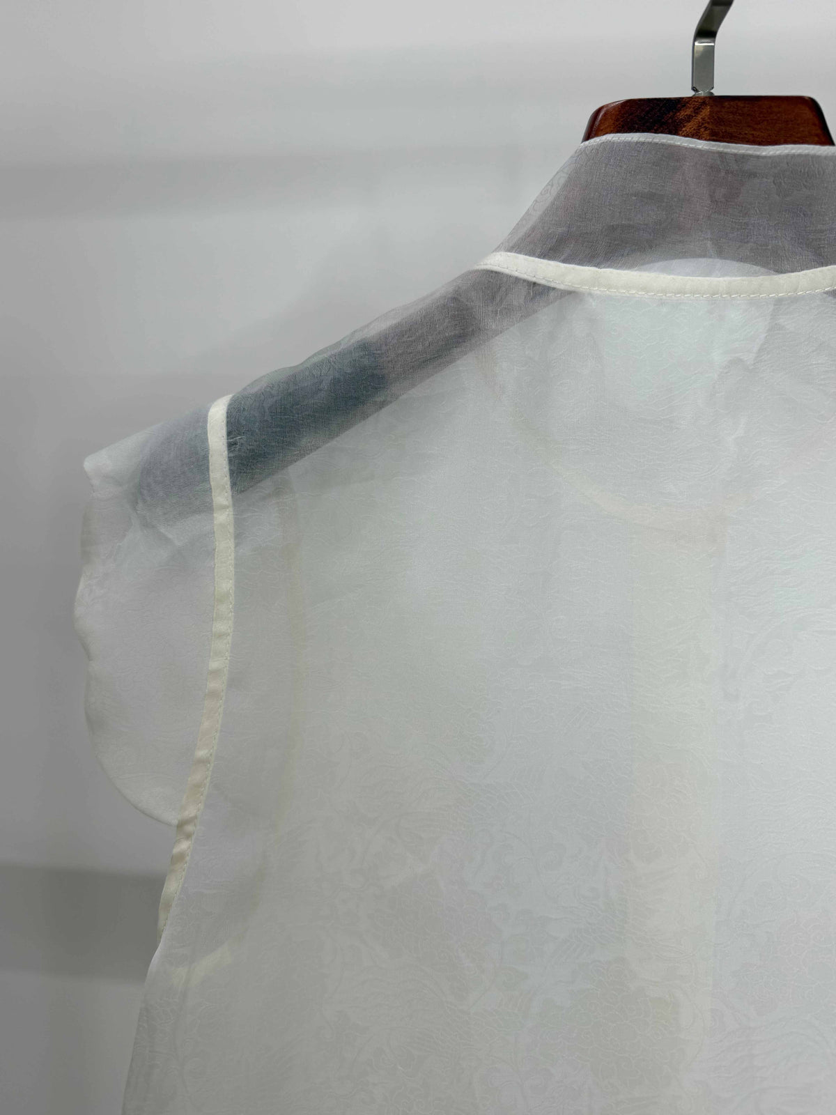 LUXE ORIENTA – Mulberry Silk Sheer Standing Collar Sleeveless Top (Pearl White)
