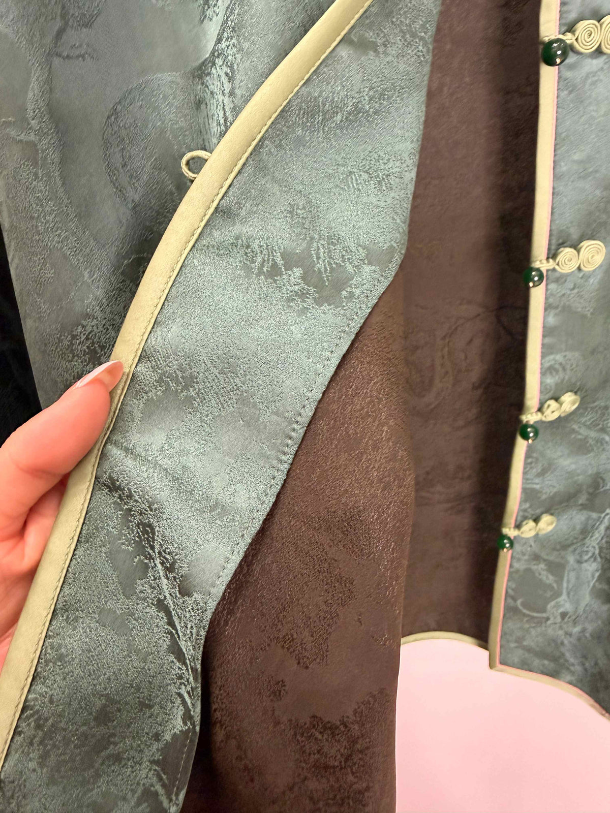 LUXE ORIENTA – Silk Xiangyun Guansha Cardigan Jacket in Pine Green