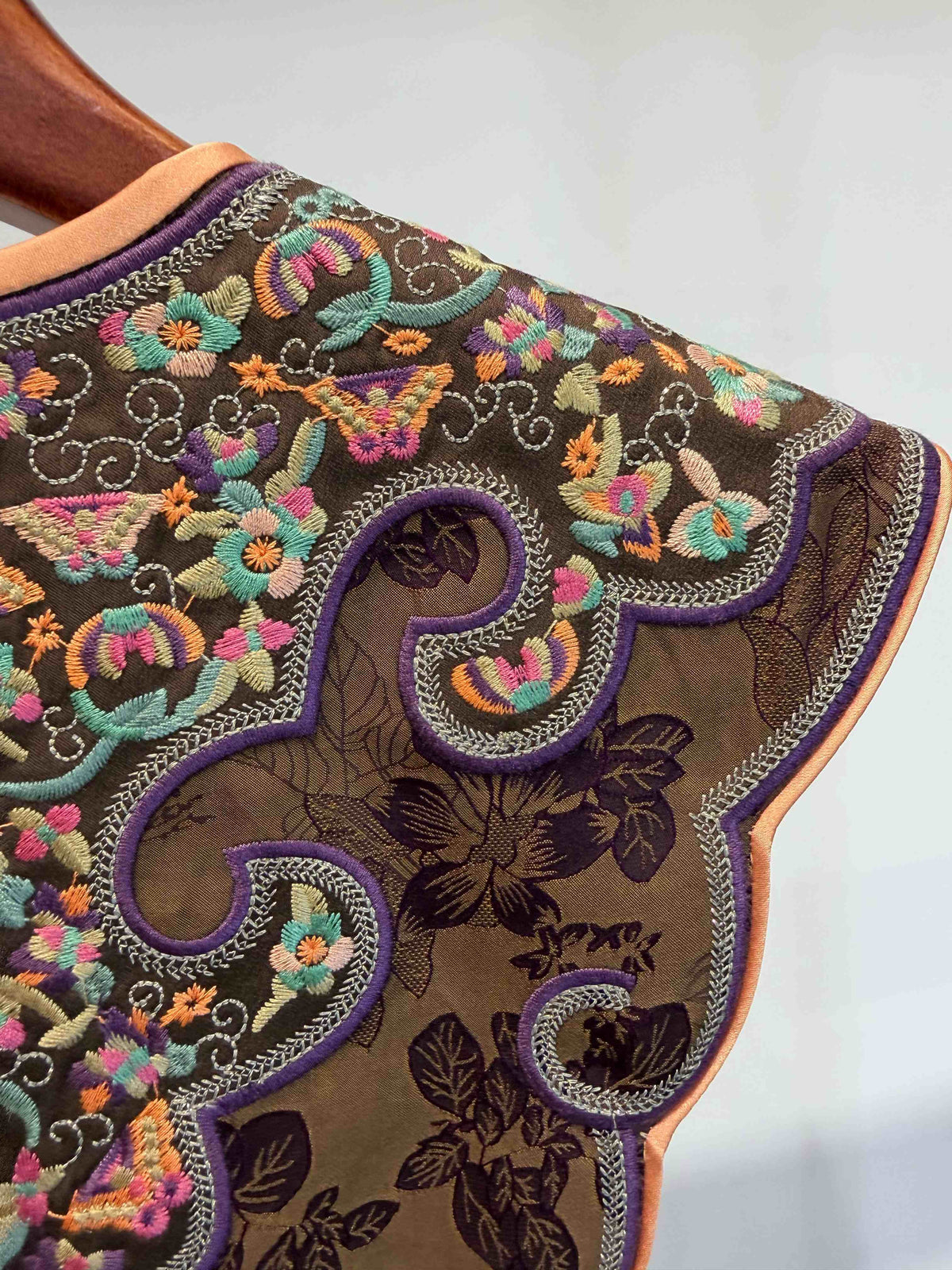 Hand-Embroidered Heritage Yunjian (Cloud Collar) Jacquard Vest with Traditional Knot Buttons - Luxe Orienta CO., LIMITED