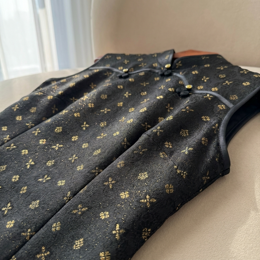 Black Gold Jacquard Xiangyunsha Qipao | Elegant Mulberry Silk Chinese Cheongsam Dress - Luxe Orienta CO., LIMITED