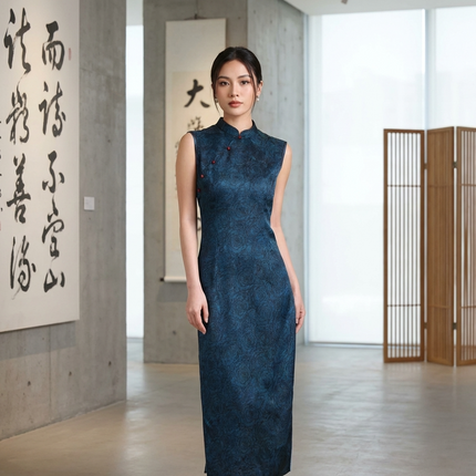 Blue Rose Jacquard Xiangyunsha Qipao | Elegant Chinese  Mulberry Silk Cheongsam Dress - Luxe Orienta CO., LIMITED