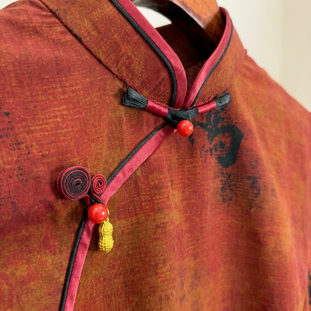 100% Mulberry Silk Xiangyunsha Rust Calligraphy Sleeveless Qipao Dress | LUXE ORIENTA - Luxe Orienta CO., LIMITED