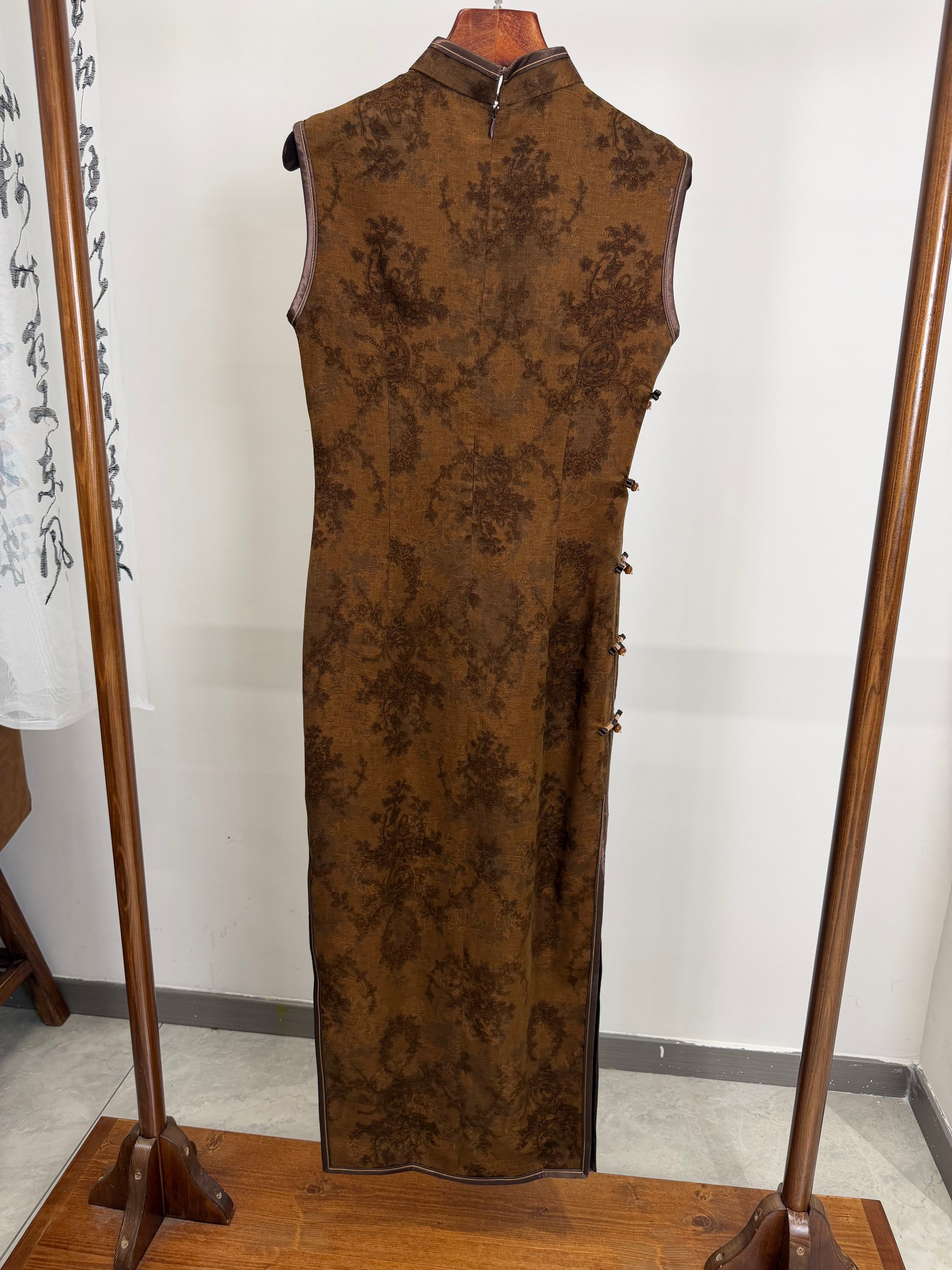 Vintage Brown Xiangyunsha Sleeveless Qipao Dress by LUXE ORIENTA 6
