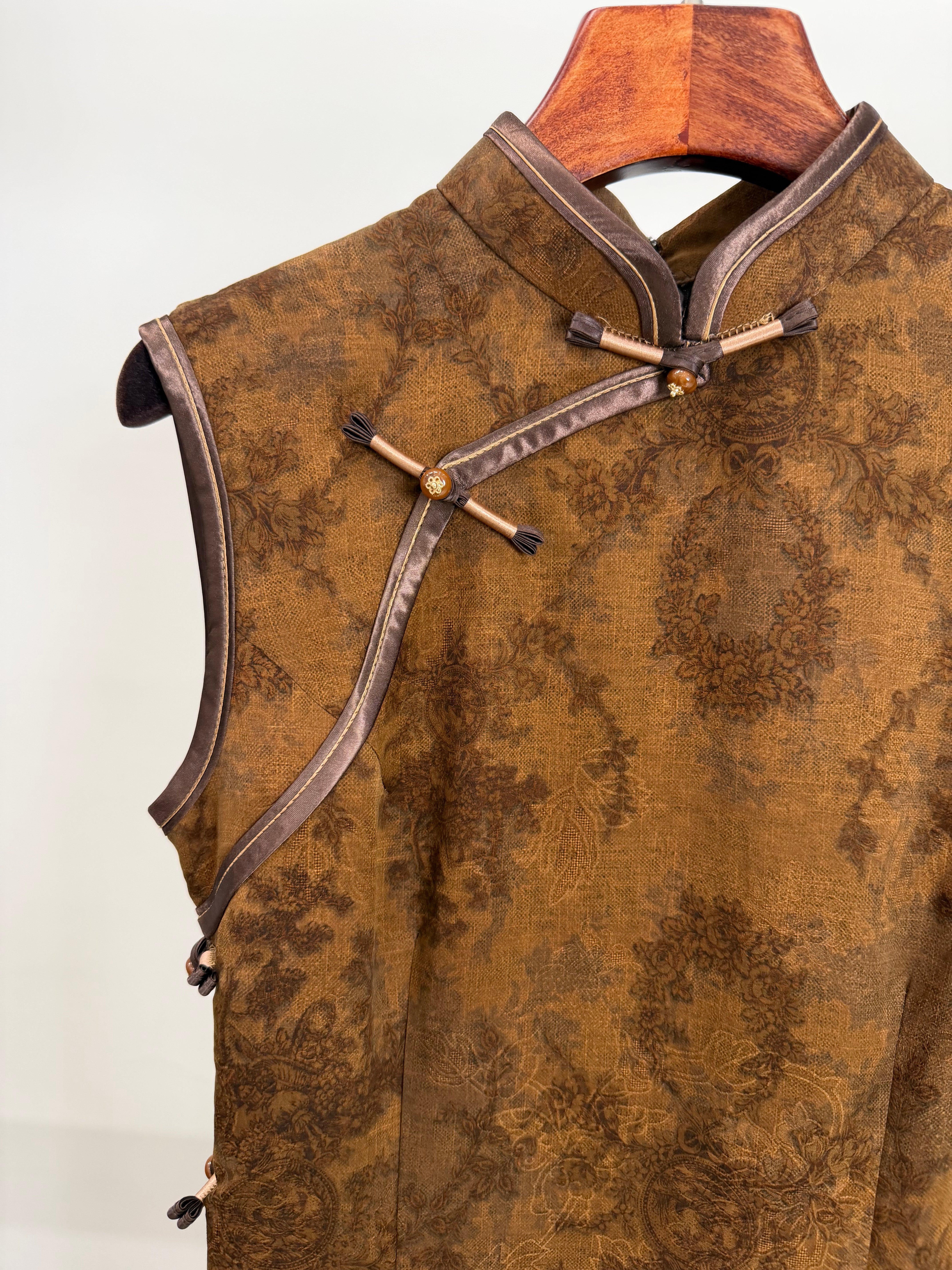 Vintage Brown Xiangyunsha Sleeveless Qipao Dress by LUXE ORIENTA 7
