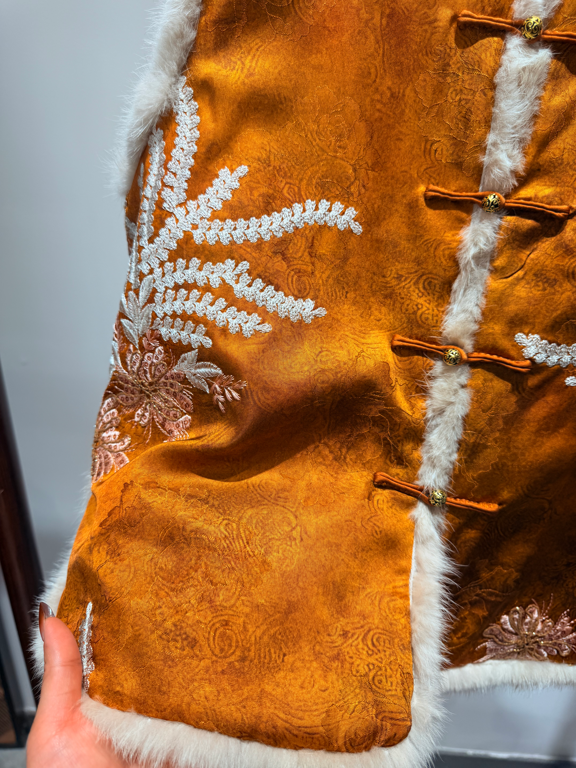 Golden Silk Embroidered Mink-Trim Wool Vest | Modern Oriental Elegance