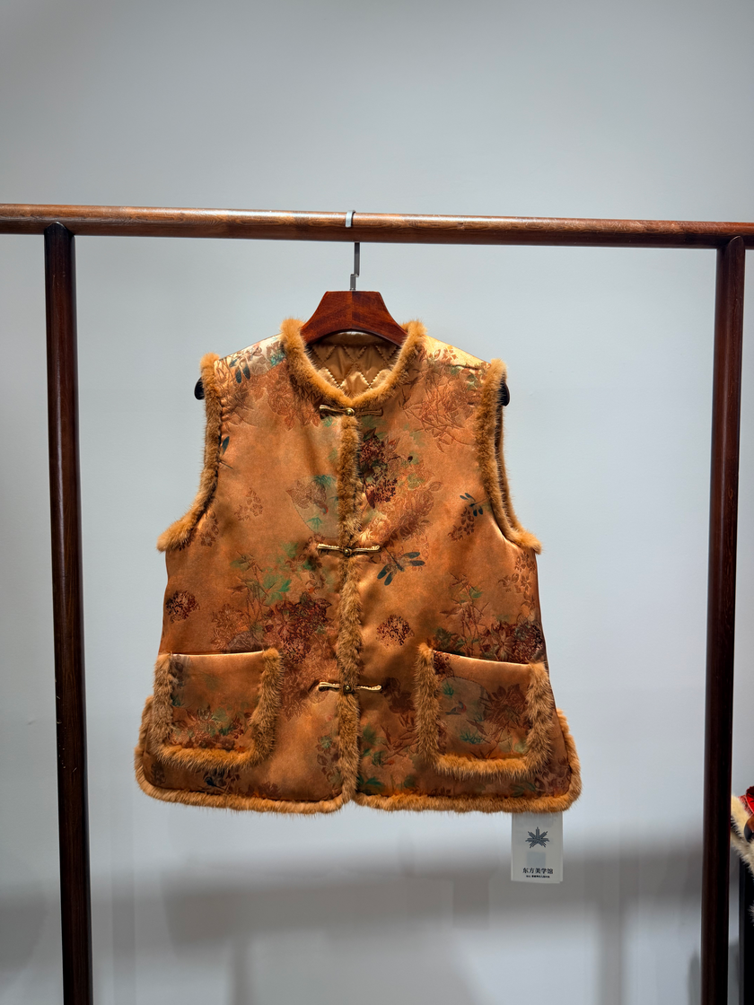 Golden Xiangyunsha Viscose Vest with Imported Mink Fur | Timeless Oriental Luxury