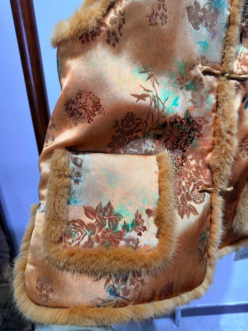 Golden Xiangyunsha Viscose Vest with Imported Mink Fur | Timeless Oriental Luxury
