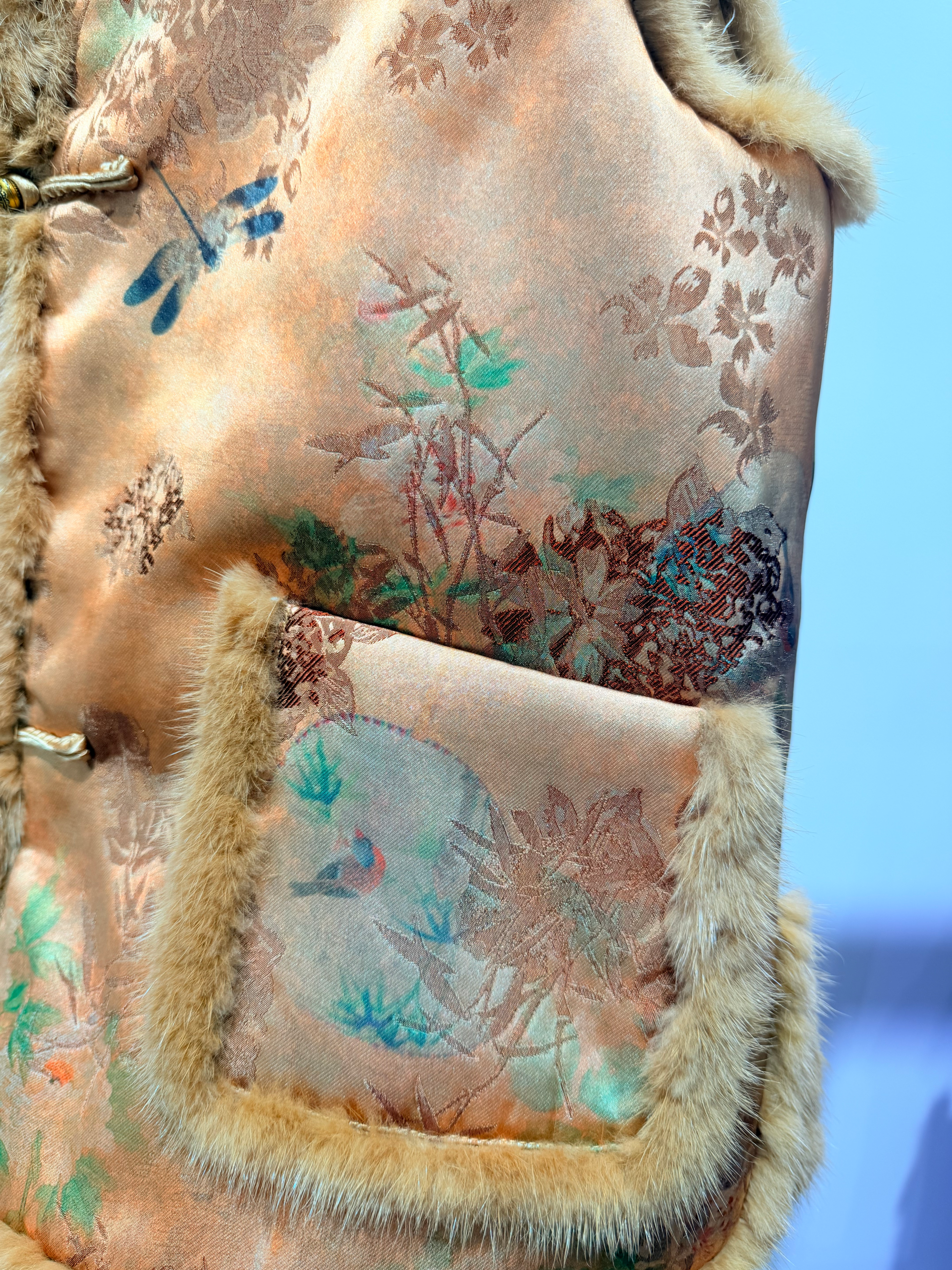 Golden Xiangyunsha Viscose Vest with Imported Mink Fur | Timeless Oriental Luxury