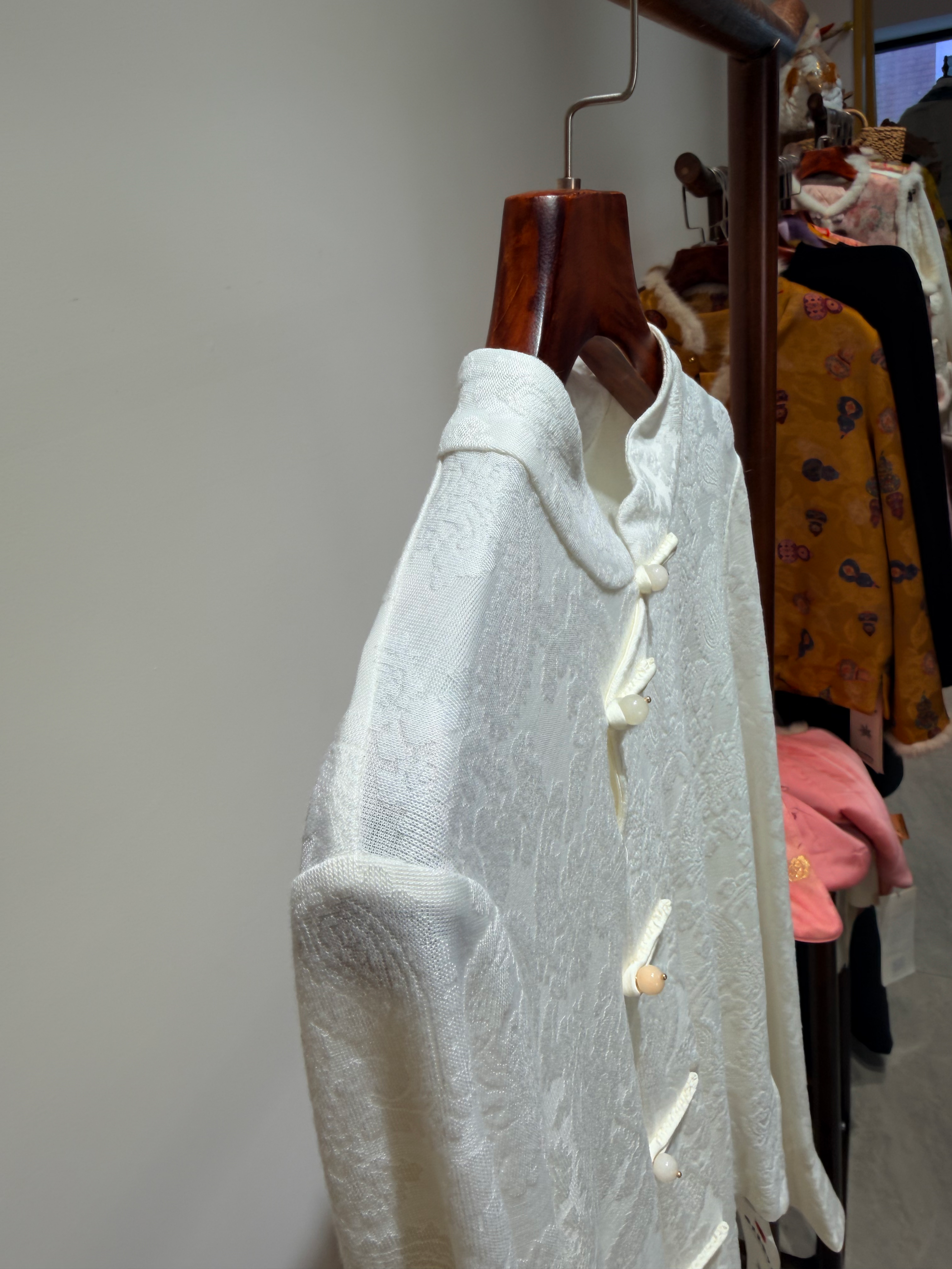 Pink Xiangyunsha Wool Vest & White Knit Inner Set | Modern Oriental Sophistication