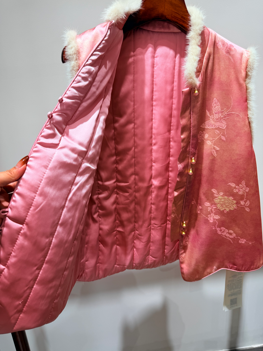 Pink Xiangyunsha Wool Vest & White Knit Inner Set | Modern Oriental Sophistication