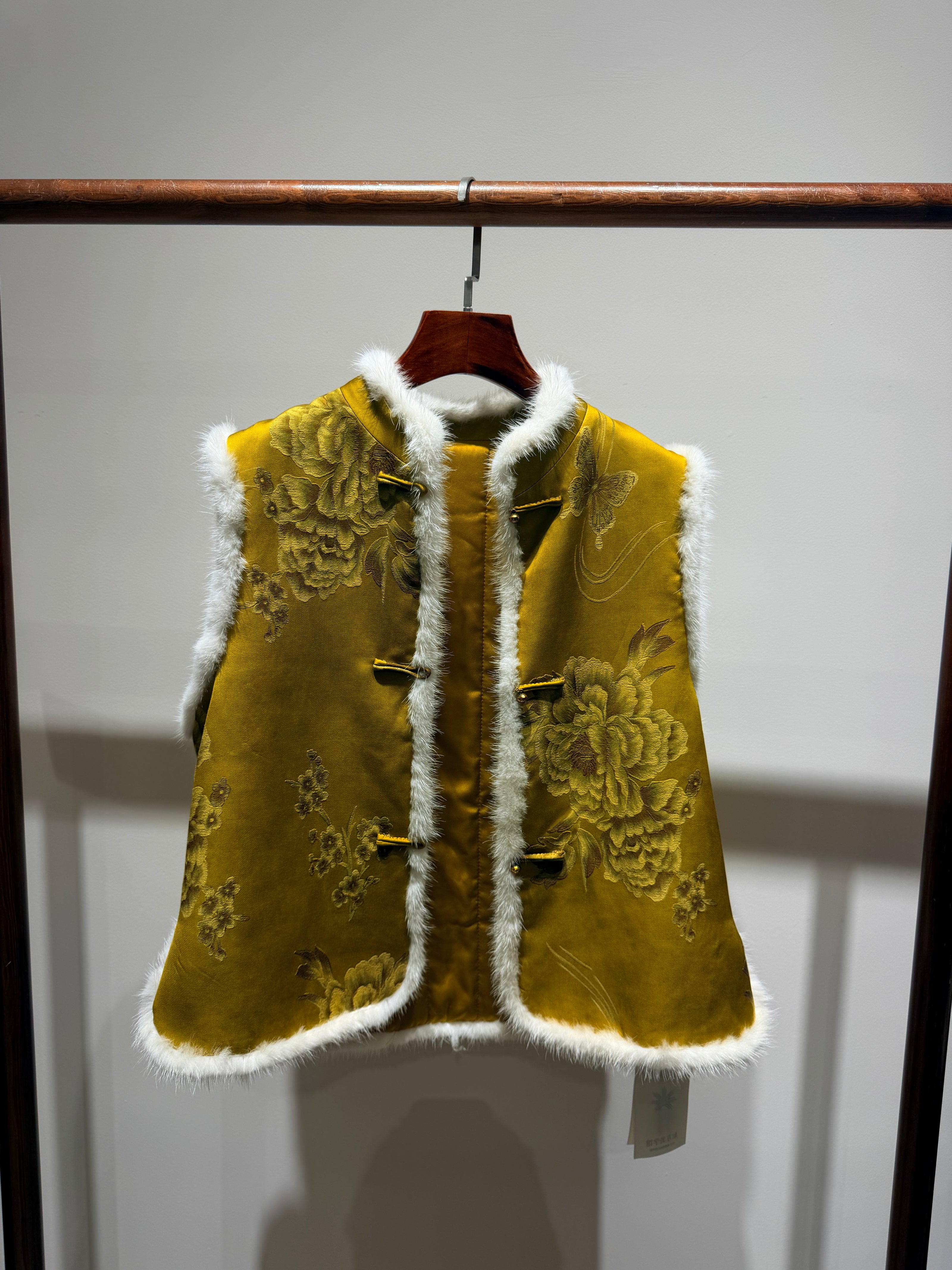 Yellow Rayon Xiangyunsha Wool Vest with Imported Mink Fur Trim | Luxurious Layered Warmth