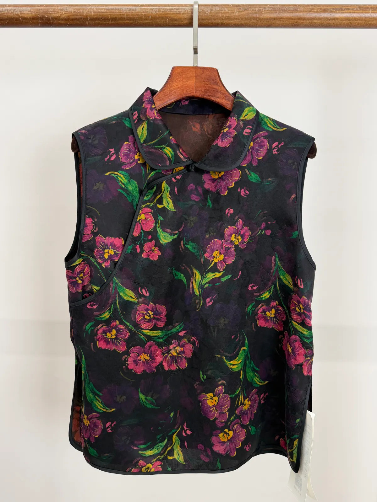 Floral-patterned sleeveless top