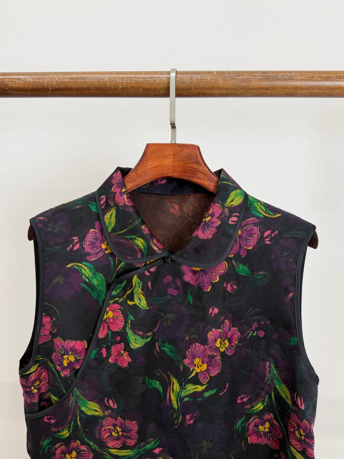 Floral-patterned vest 