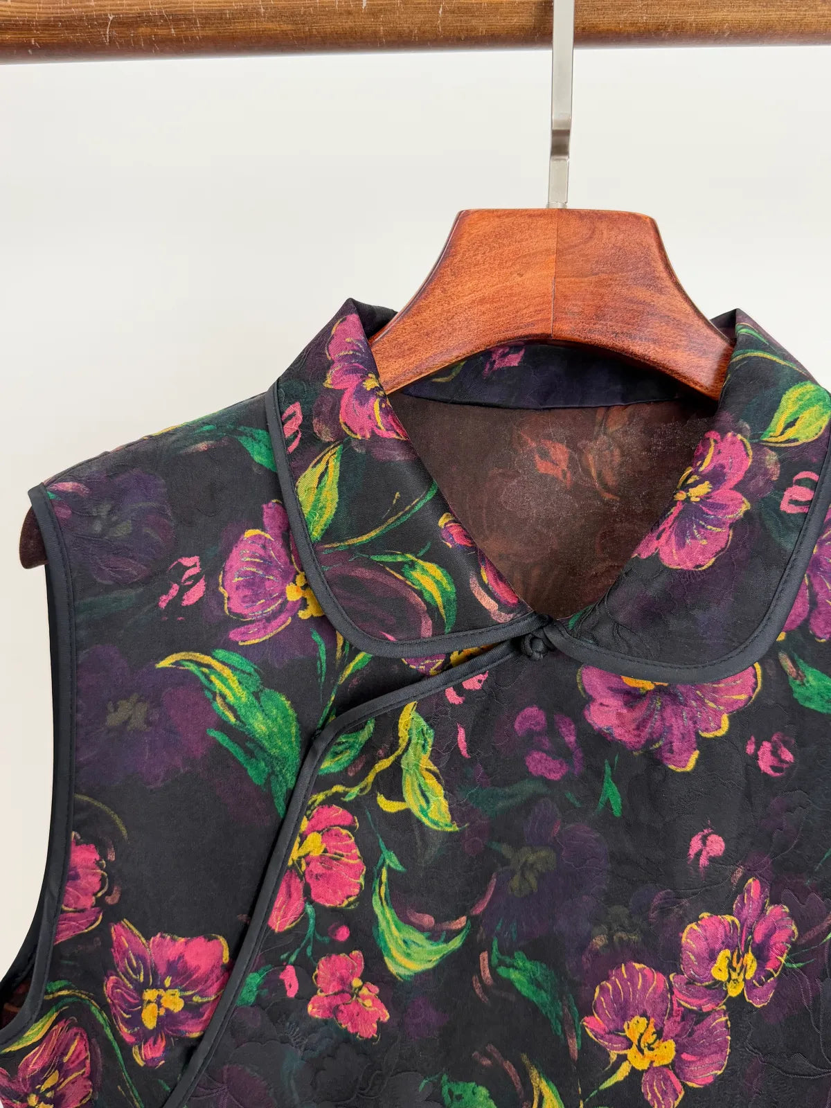 Floral-patterned vest 