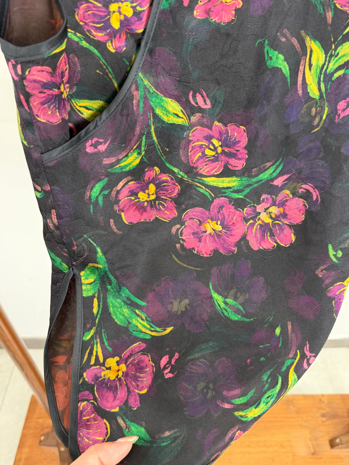 purple xiangyunsha vest floral pattern close up