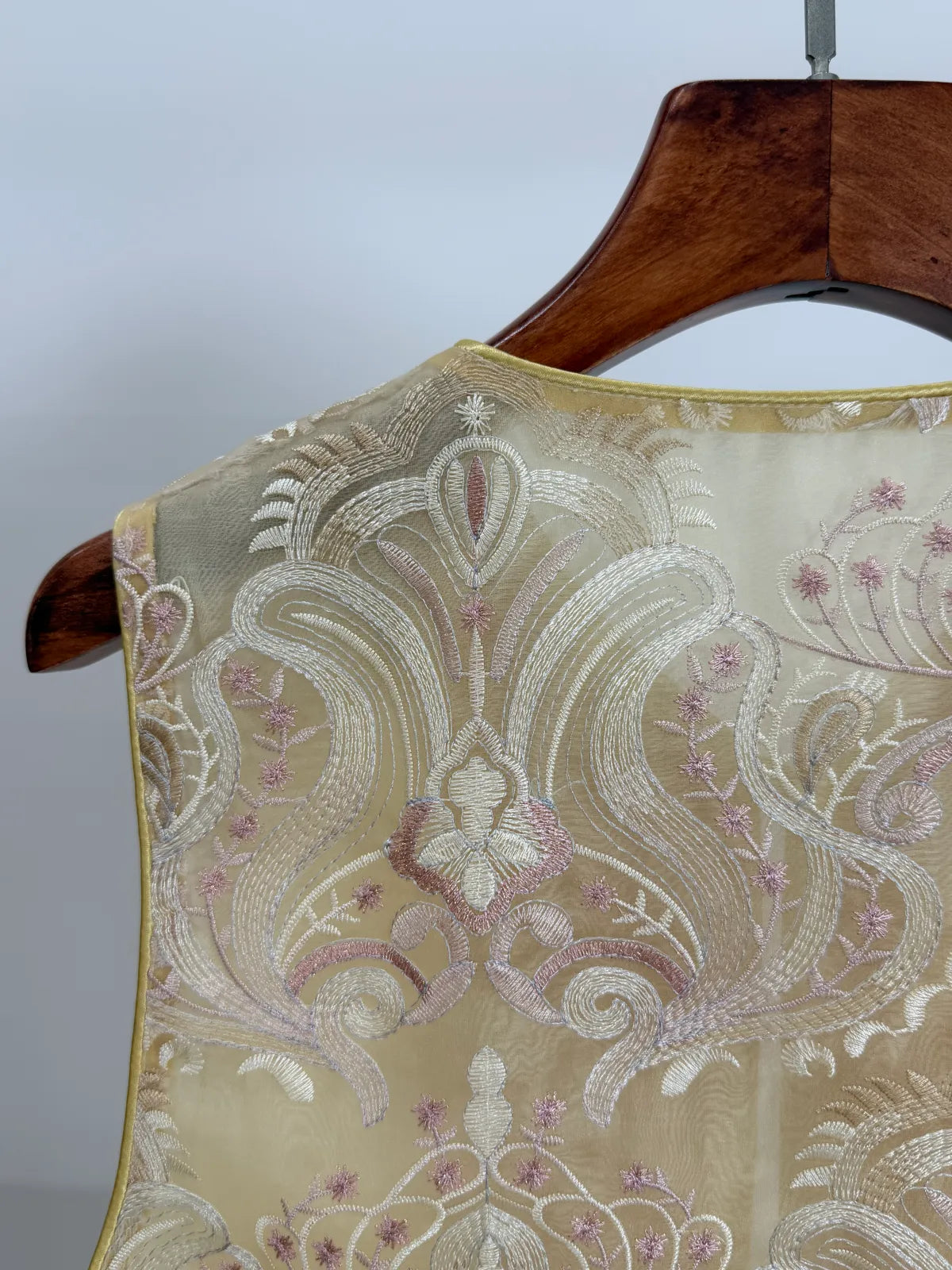 Gradient Gold Floral Jacquard Rayon Vest with Beaded Embroidered -Luxe Orienta Modern Chinese Fashion - Luxe Orienta CO., LIMITED