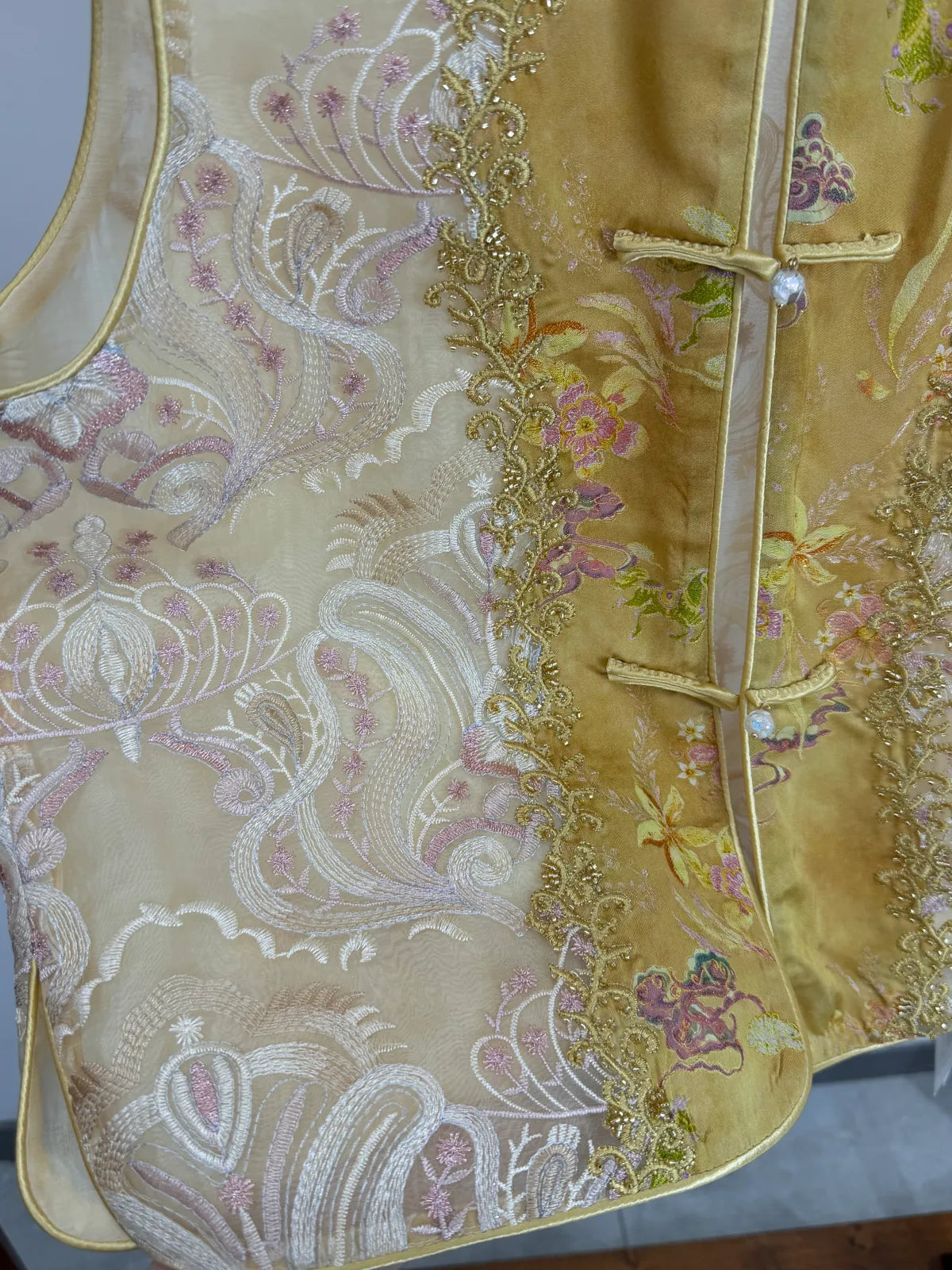 Gradient Gold Floral Jacquard Rayon Vest with Beaded Embroidered -Luxe Orienta Modern Chinese Fashion - Luxe Orienta CO., LIMITED