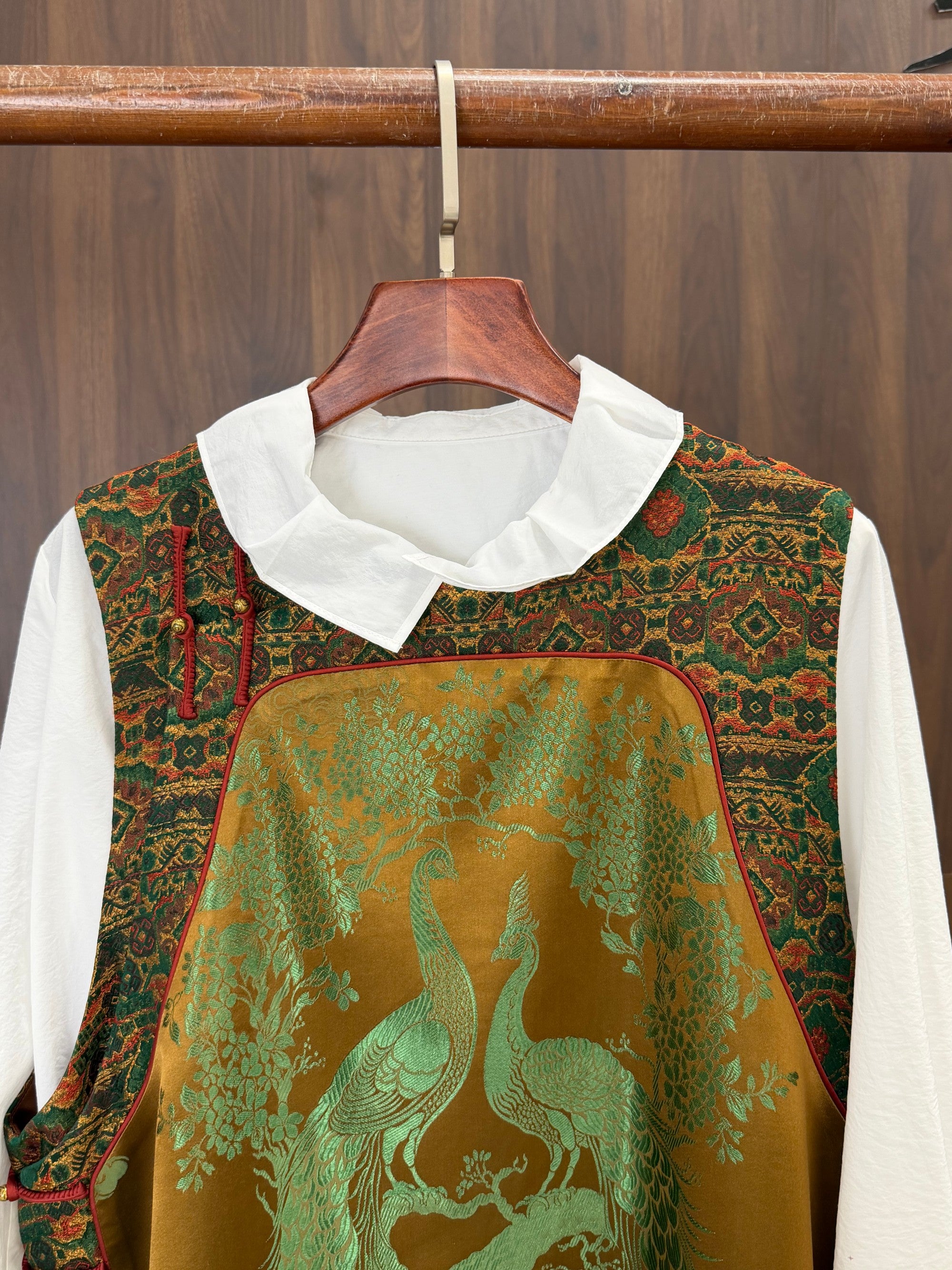 Peacock & Floral Embroidered Xiangyunsha Silk Vest | Modern Chinese Jacquard Waistcoat - Luxe Orienta CO., LIMITED