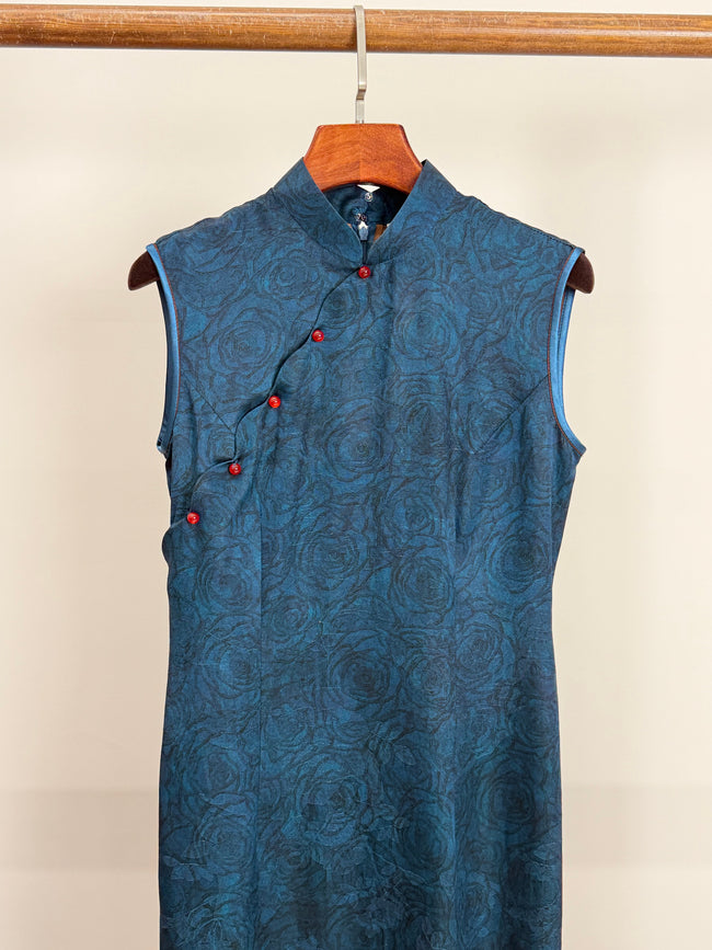 Blue Rose Jacquard Xiangyunsha Sleeveless Qipao | Elegant Chinese  Mulberry Silk Cheongsam Dress - Luxe Orienta CO., LIMITED