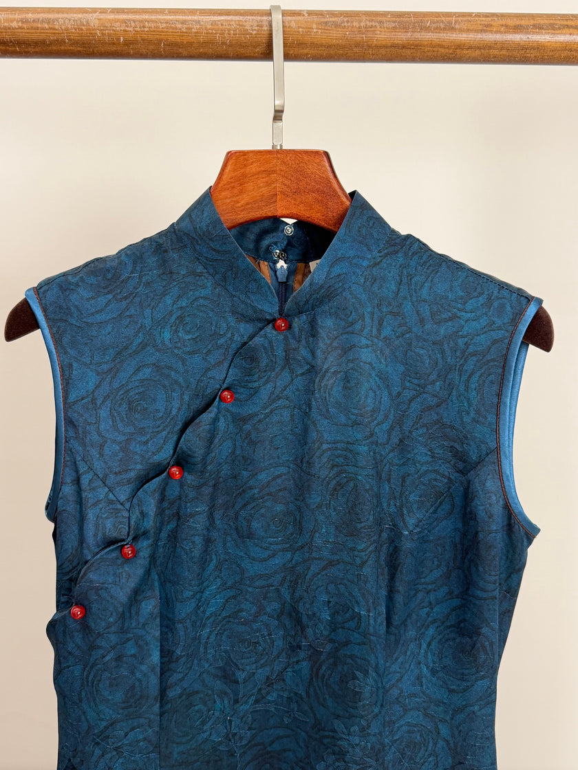 Blue Rose Jacquard Xiangyunsha Sleeveless Qipao | Elegant Chinese  Mulberry Silk Cheongsam Dress - Luxe Orienta CO., LIMITED