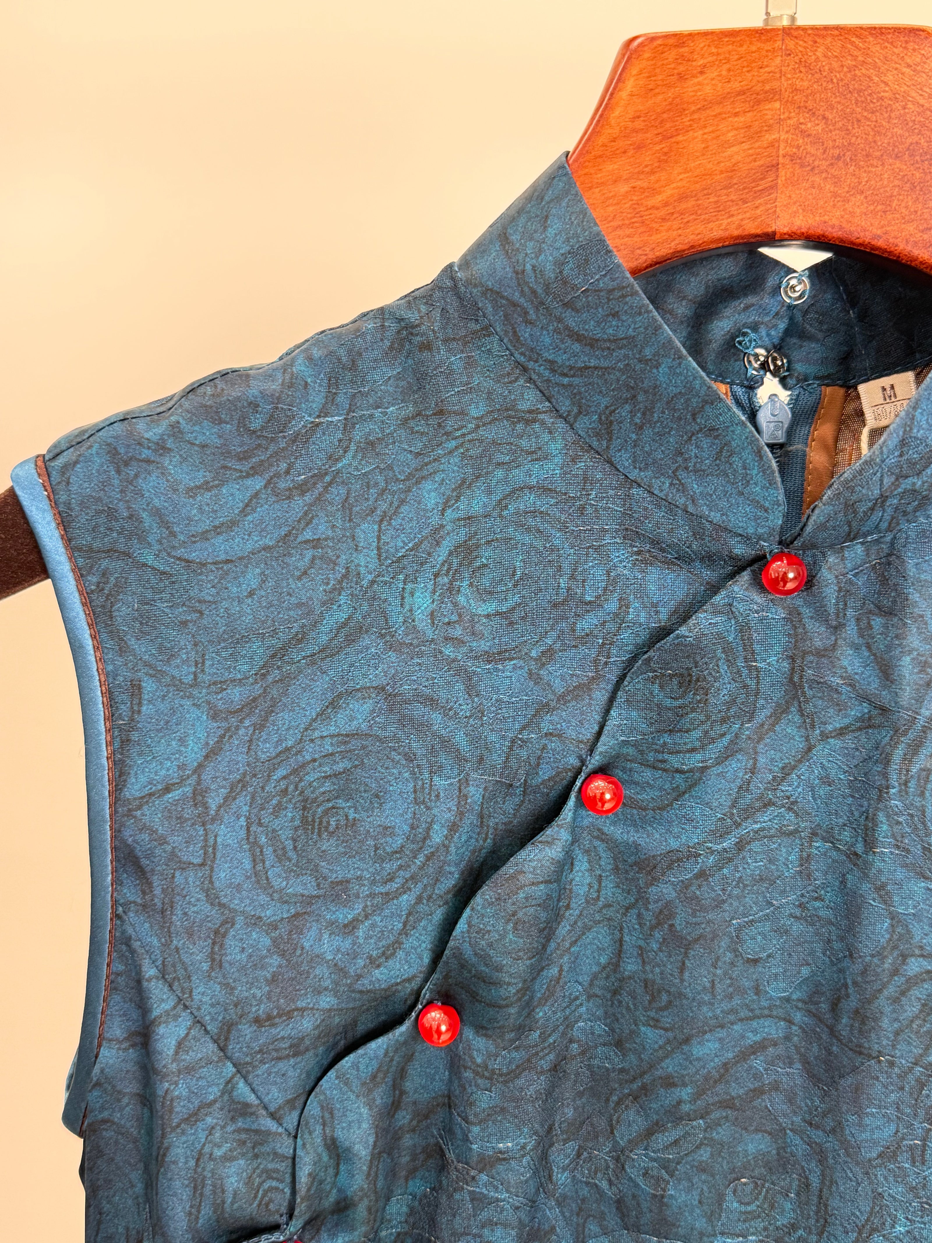 Blue Rose Jacquard Xiangyunsha Sleeveless Qipao | Elegant Chinese  Mulberry Silk Cheongsam Dress - Luxe Orienta CO., LIMITED