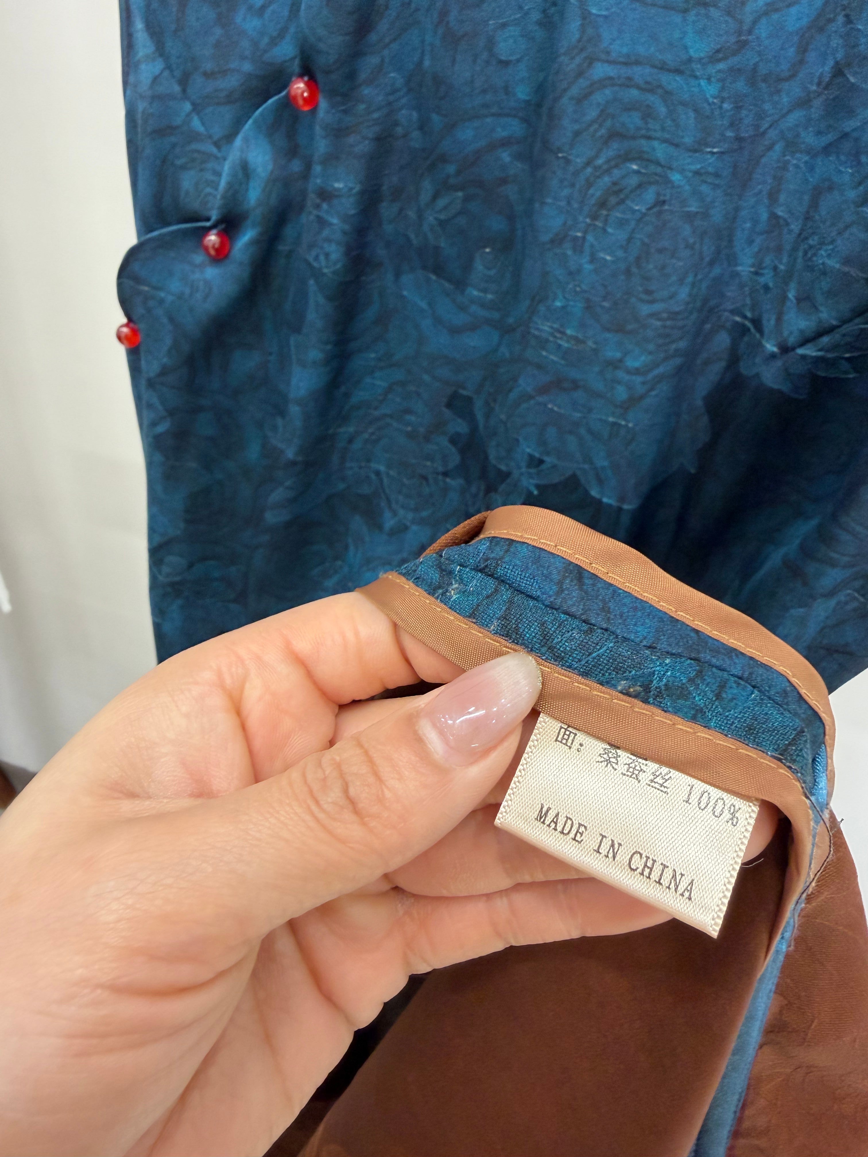 Blue Rose Jacquard Xiangyunsha Sleeveless Qipao | Elegant Chinese  Mulberry Silk Cheongsam Dress - Luxe Orienta CO., LIMITED