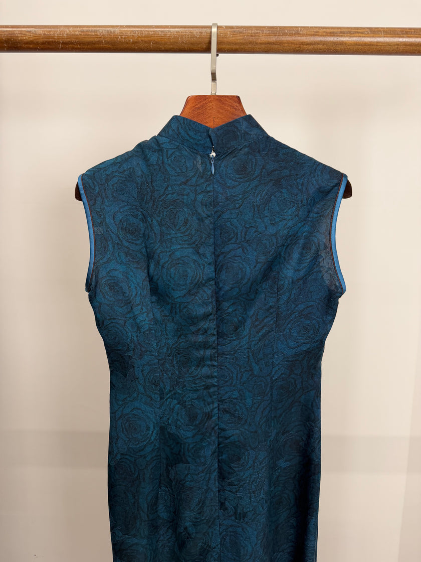 Blue Rose Jacquard Xiangyunsha Sleeveless Qipao | Elegant Chinese  Mulberry Silk Cheongsam Dress - Luxe Orienta CO., LIMITED
