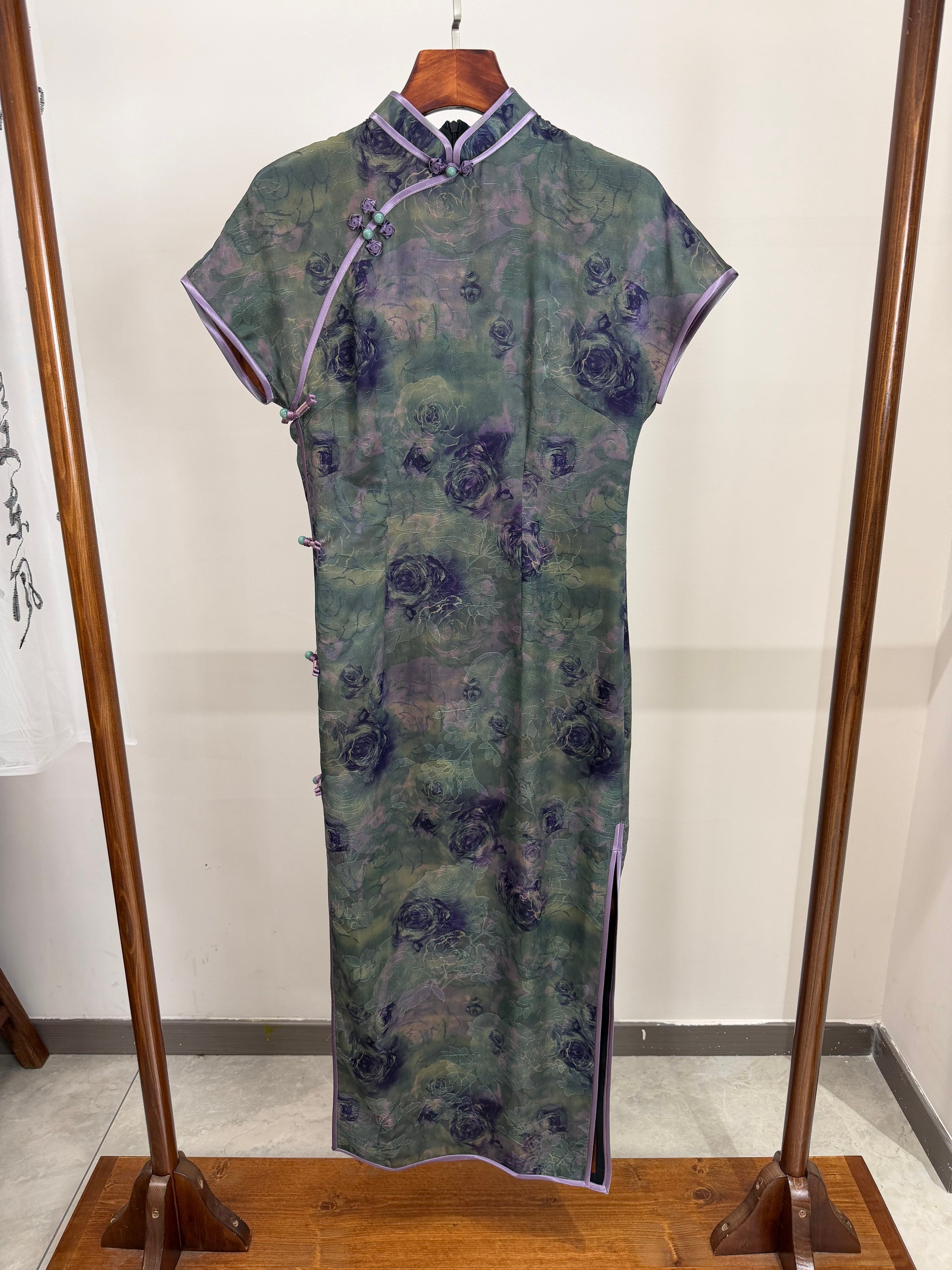 100% Mulberry Silk Xiangyunsha Dark Green Purple Rose Short Sleeve Qipao Dress | LUXE ORIENTA - Luxe Orienta CO., LIMITED