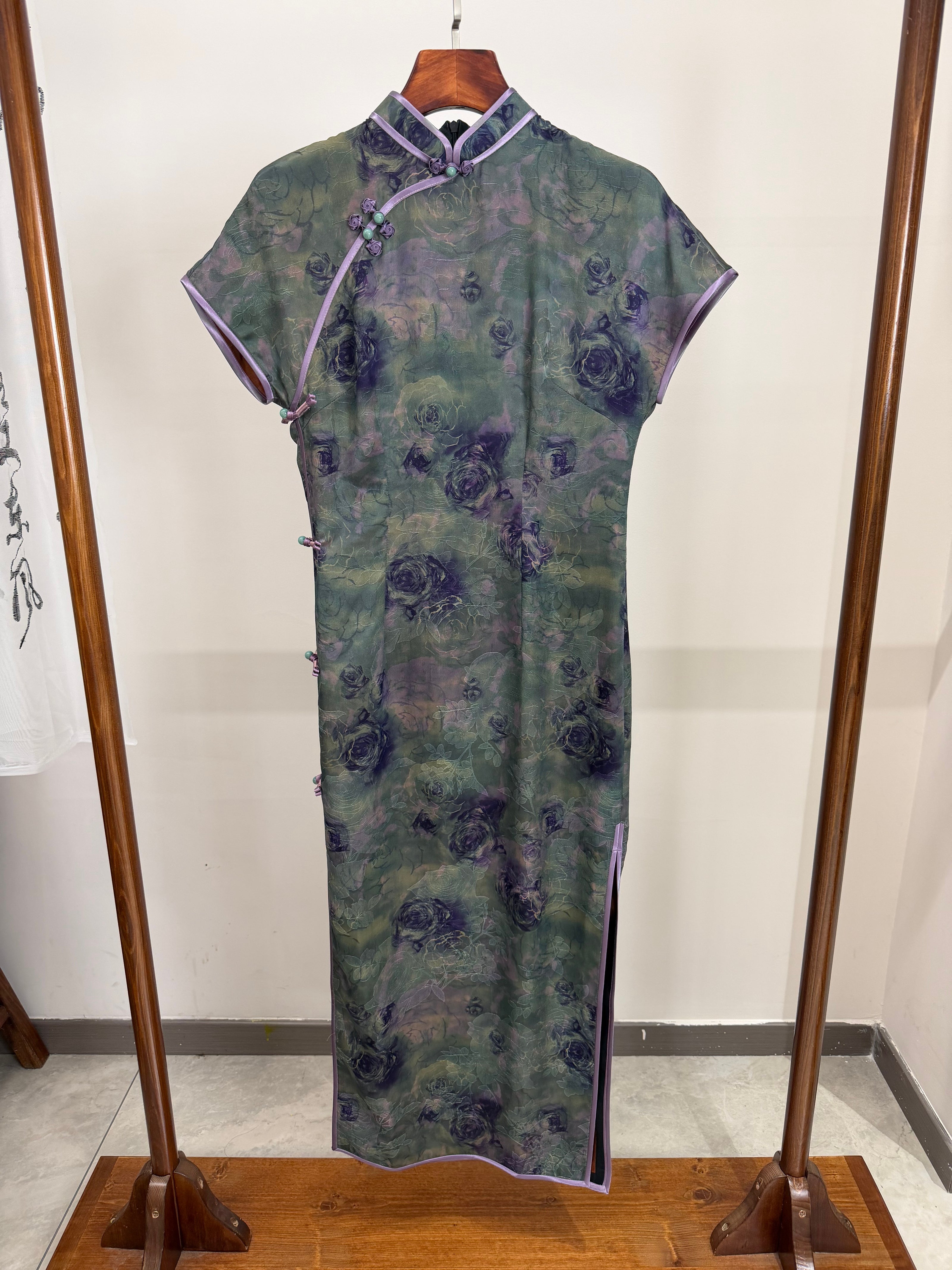100% Mulberry Silk Xiangyunsha Dark Green Purple Rose Short Sleeve Qipao Dress | LUXE ORIENTA - Luxe Orienta CO., LIMITED