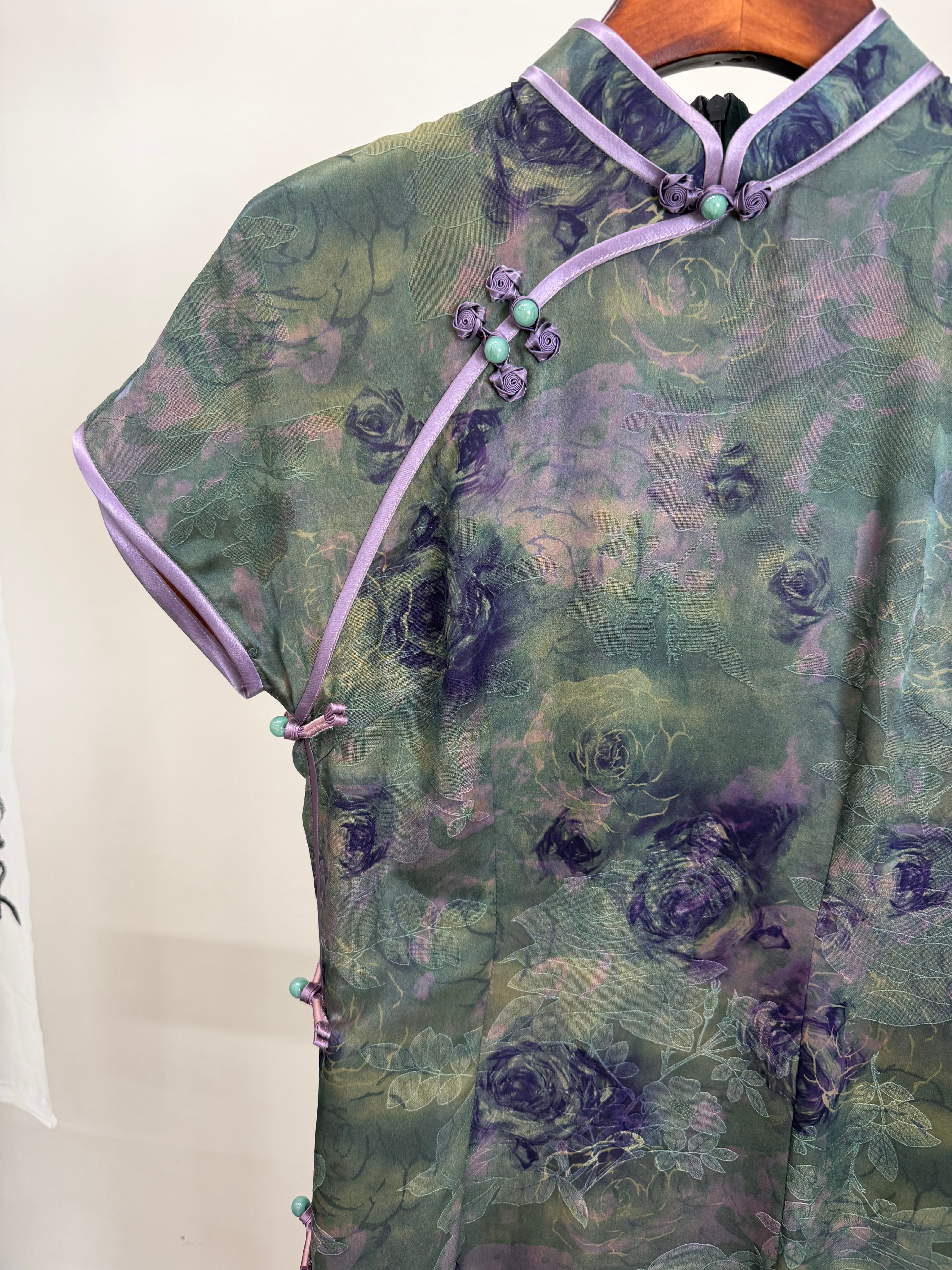 100% Mulberry Silk Xiangyunsha Dark Green Purple Rose Short Sleeve Qipao Dress | LUXE ORIENTA - Luxe Orienta CO., LIMITED