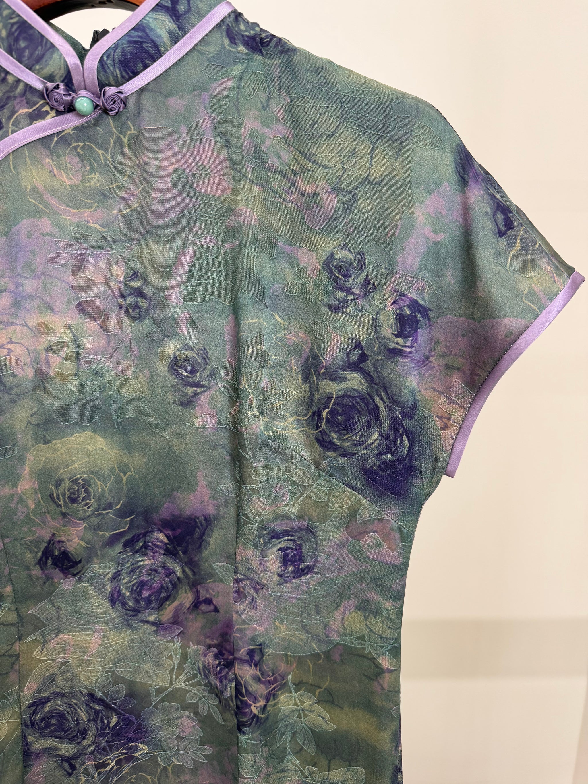 100% Mulberry Silk Xiangyunsha Dark Green Purple Rose Short Sleeve Qipao Dress | LUXE ORIENTA - Luxe Orienta CO., LIMITED