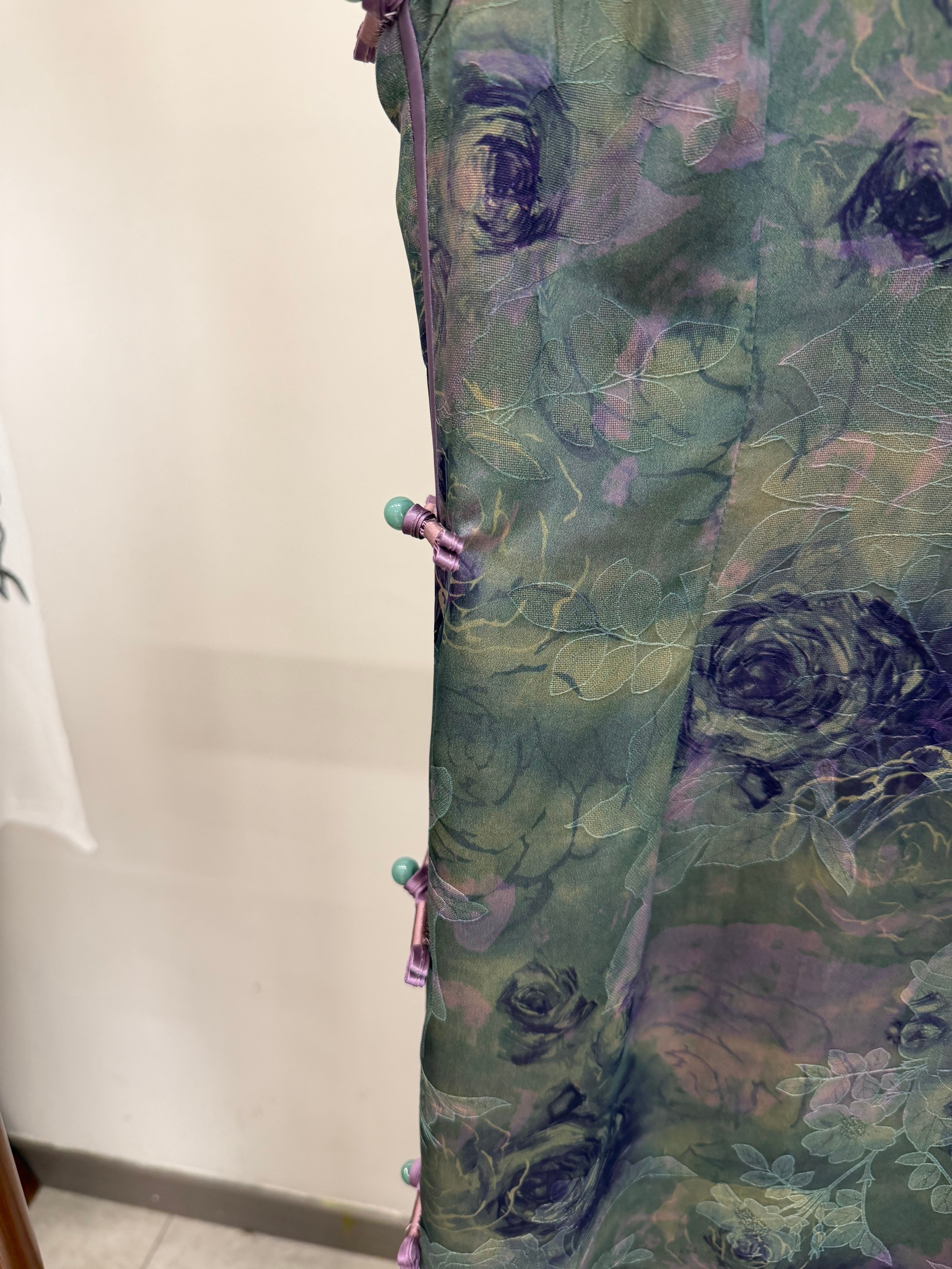 100% Mulberry Silk Xiangyunsha Dark Green Purple Rose Short Sleeve Qipao Dress | LUXE ORIENTA - Luxe Orienta CO., LIMITED