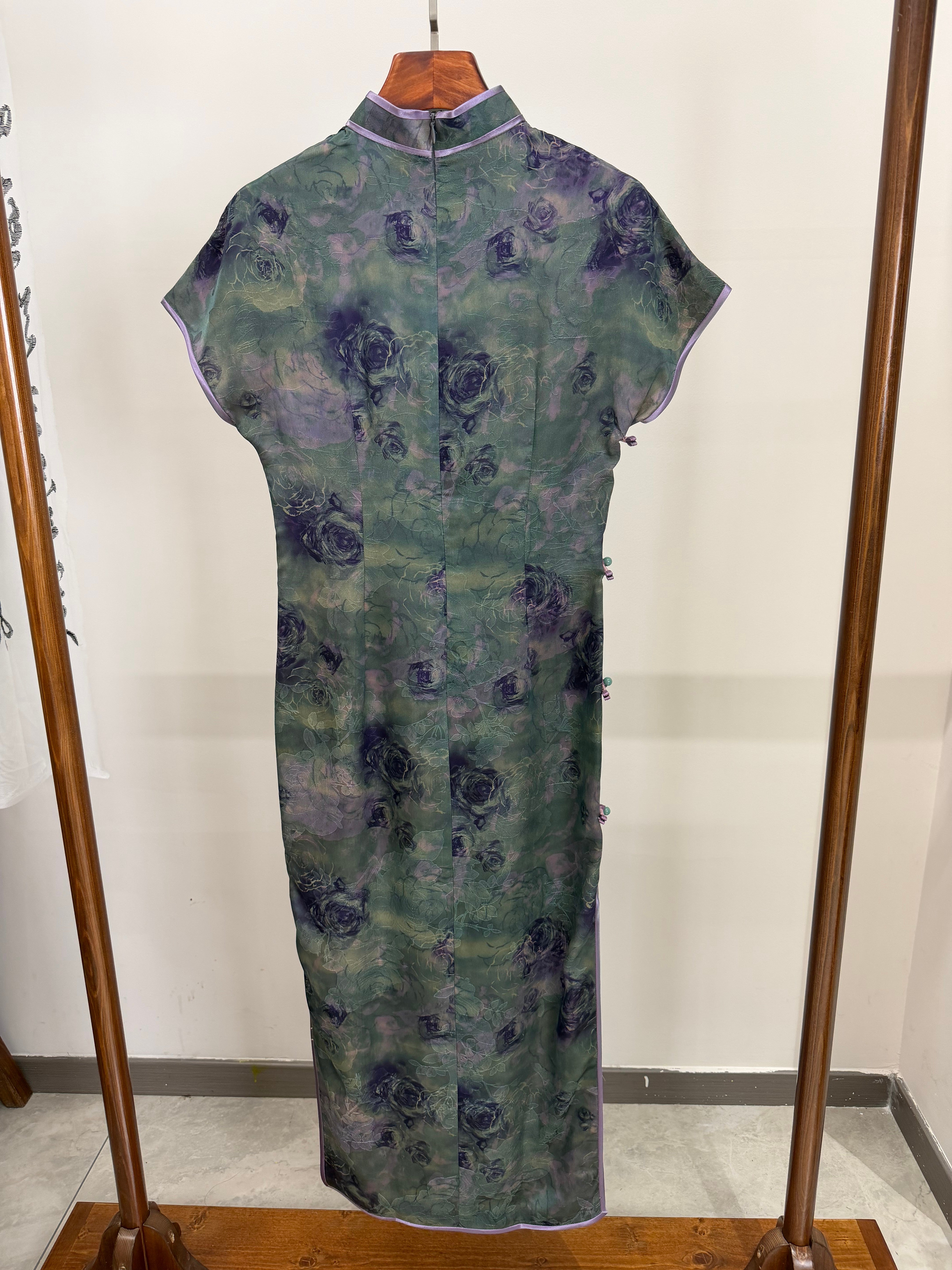 100% Mulberry Silk Xiangyunsha Dark Green Purple Rose Short Sleeve Qipao Dress | LUXE ORIENTA - Luxe Orienta CO., LIMITED