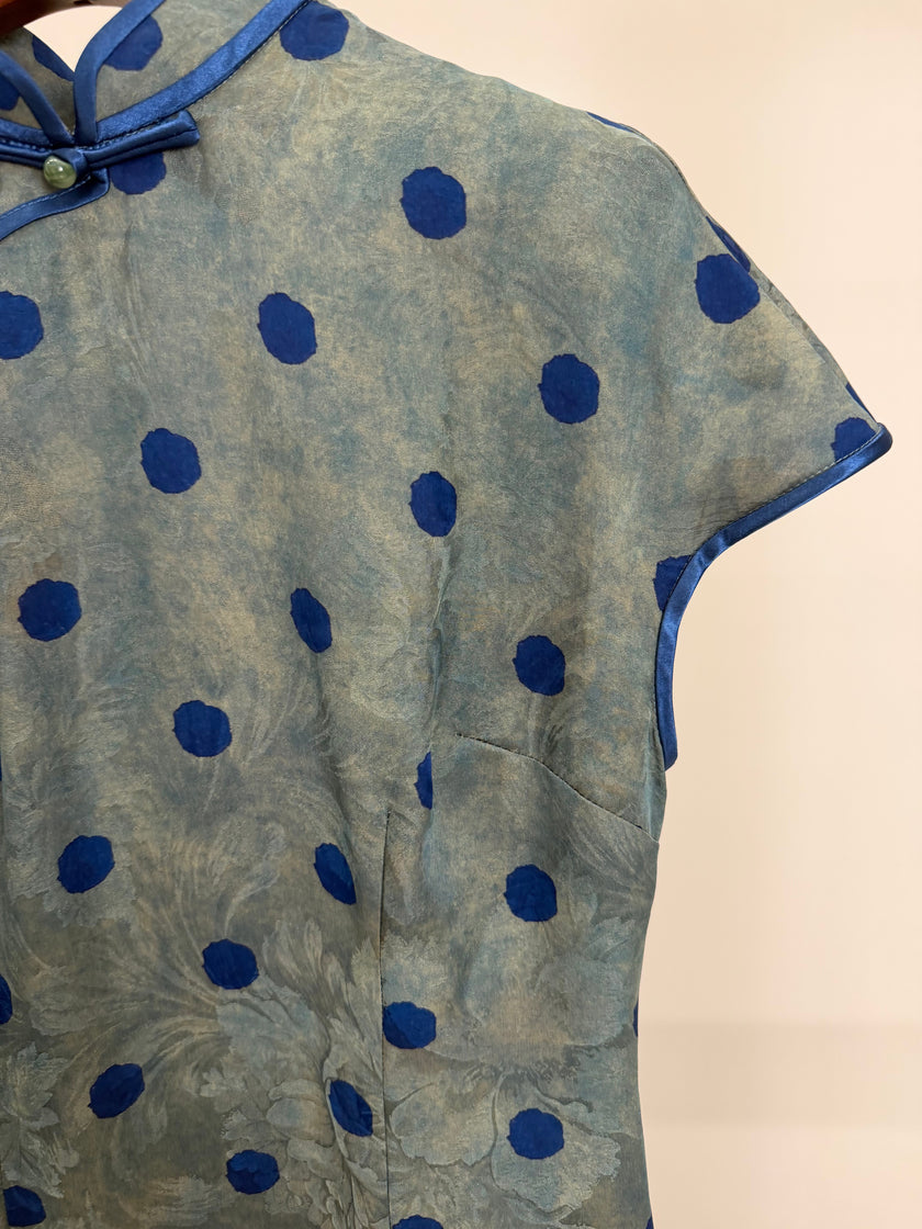 Grey-Blue Polka Dot Xiangyunsha Qipao | 100% Mulberry Silk Flower-Lo Jacquard Cheongsam - LUXE ORIENTA - Luxe Orienta CO., LIMITED