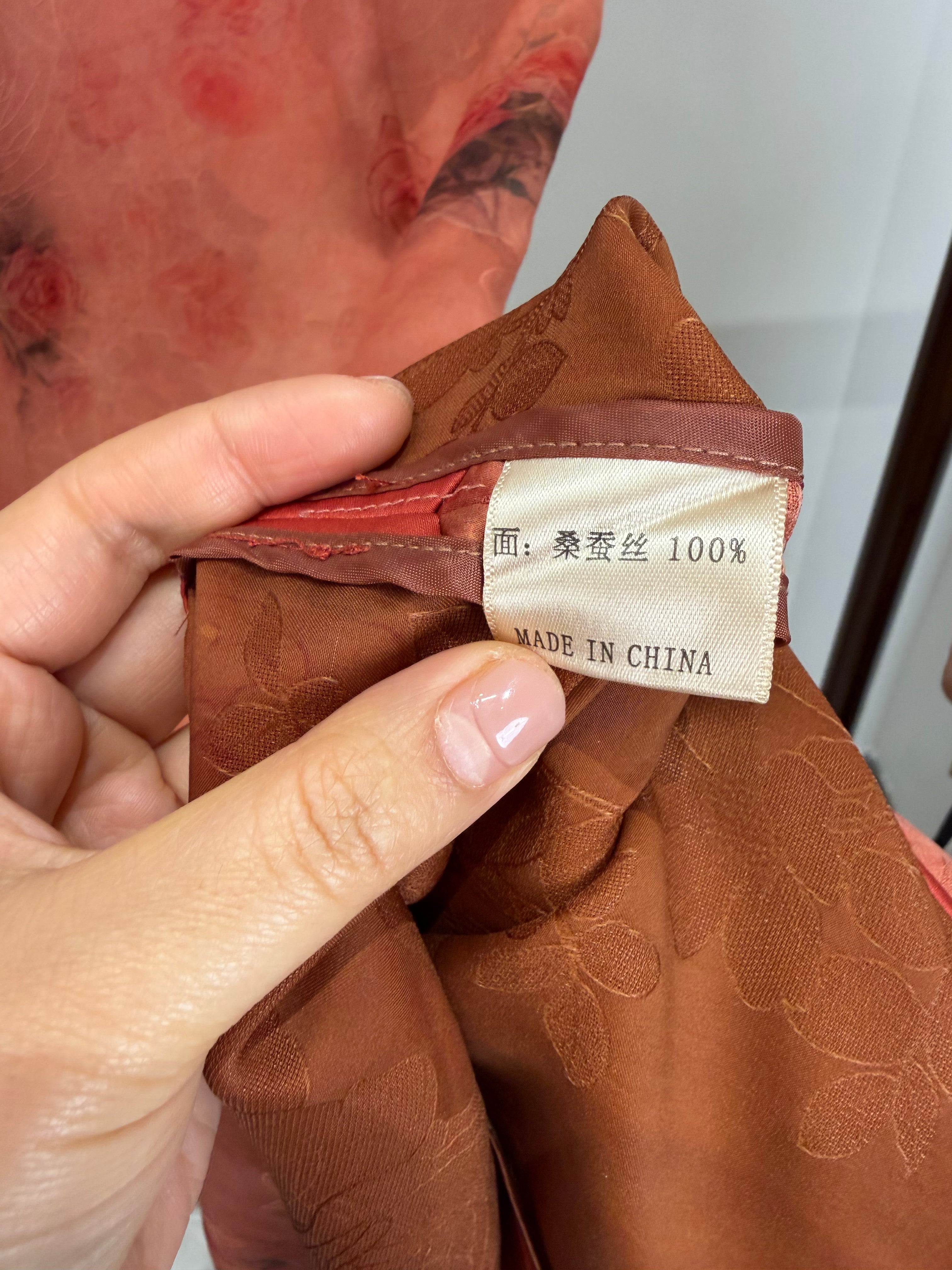 100% Mulberry Silk Xiangyunsha Rust Red Floral Print Short Sleeve Qipao Dress | LUXE ORIENTA - Luxe Orienta CO., LIMITED