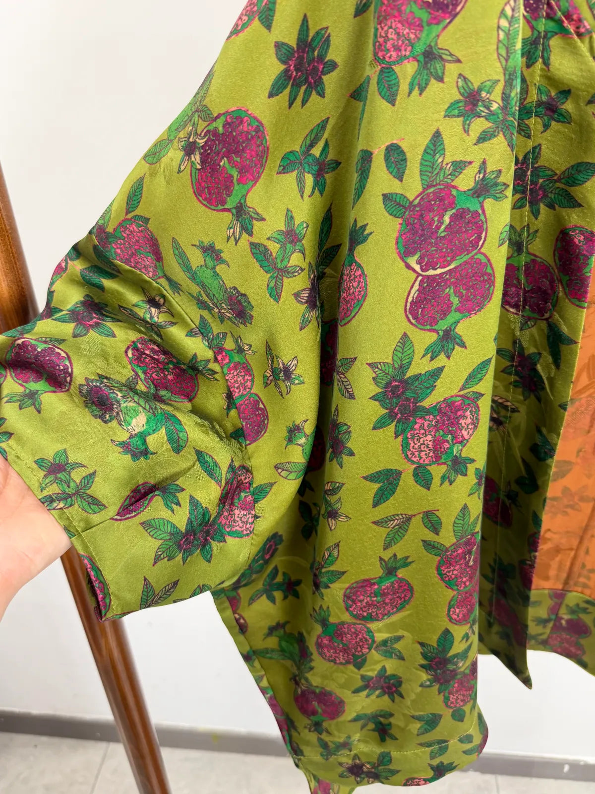 Green Xiangyunsha Silk Cardigan with Pomegranate Print Sleeve Details -LUXE Orienta 