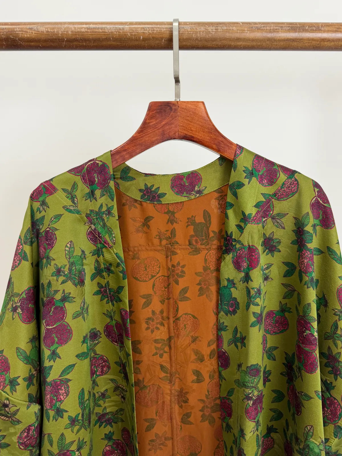 Green Xiangyunsha Silk Cardigan Neckline Detail-Luxe Orienta