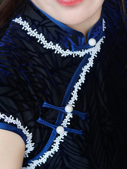 Decorative Screen & Floral Velvet Qipao | LUXE ORIENTA Modern Chinese Elegance - Luxe Orienta CO., LIMITED