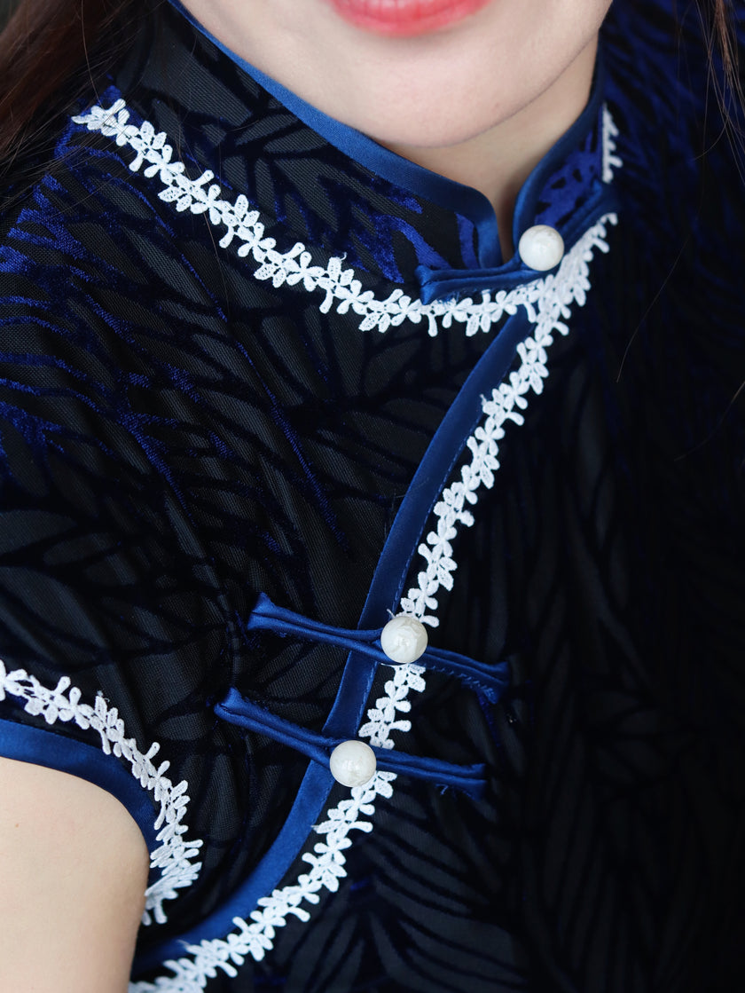 Decorative Screen & Floral Velvet Qipao | LUXE ORIENTA Modern Chinese Elegance - Luxe Orienta CO., LIMITED