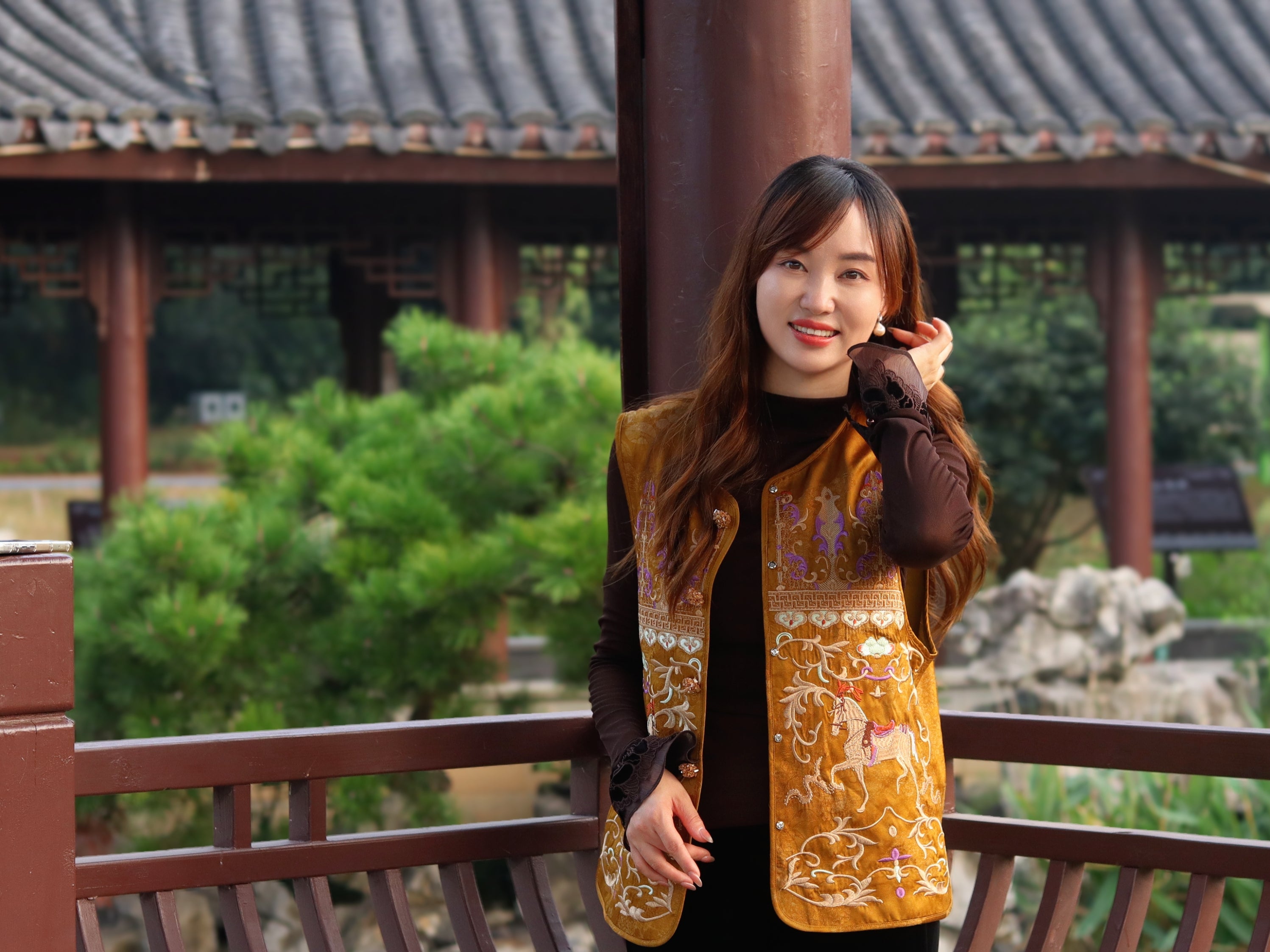 Gold Embroidered Vest | Luxe Orienta Modern Chinese Luxury Vest - Luxe Orienta CO., LIMITED